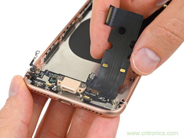 iPhone 8首拆：無線充電版本的iPhone 7？