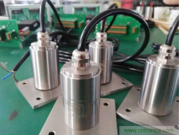 振動(dòng)傳感器的機(jī)電變換原理？主要的分類有哪些？